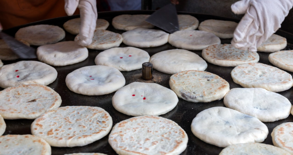 如此丰富的做法一起来看看昆明官渡粑粑官渡粑粑是昆明有名的街头小吃
