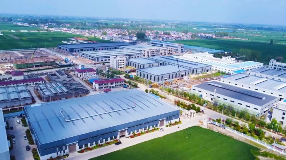 国,省干线穿境而过,有1个高铁站,4个高速出口和泉河段最大码头,与合肥