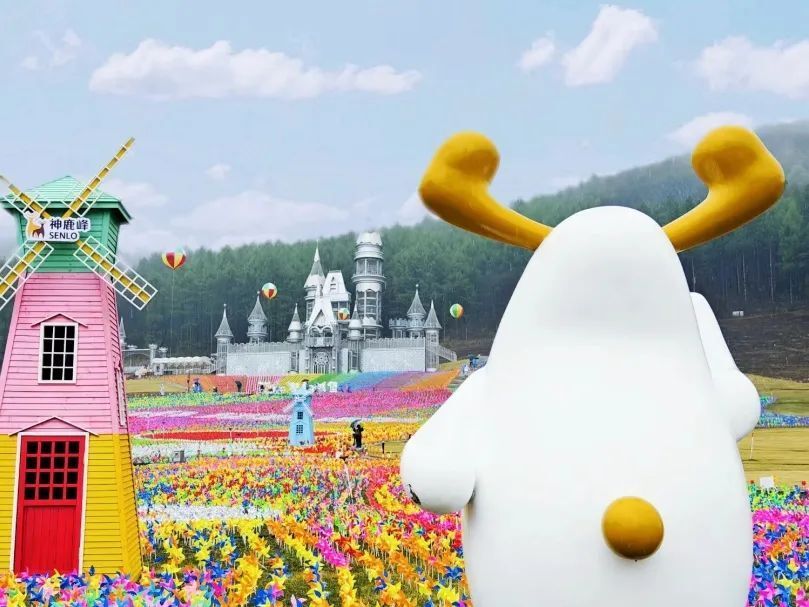 景区打卡亮点78梦幻城堡作为城堡风车节的"c位",这里的色彩汇聚彩虹