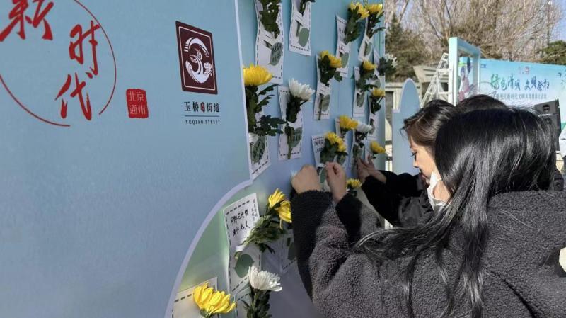 "让我们行动起来,从我做起,自觉树立文明祭扫理念,积极践行文明祭祀