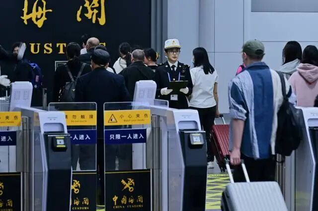 《金关》开播即登顶！国门英雄的故事值得被更多人看见_腾讯新闻