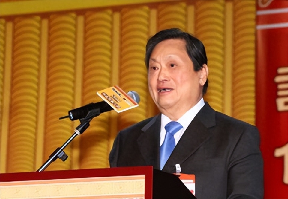 泰国首富嫁孙女，看上华裔金融男，豪门隐秘“联姻局”曝光？_腾讯新闻
