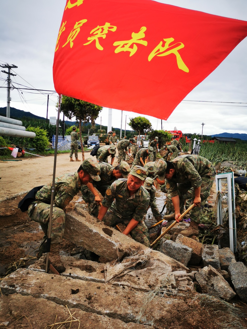 新华全媒头条图文互动永远冲不垮的堤坝献给投身抗洪救灾的勇毅前行者