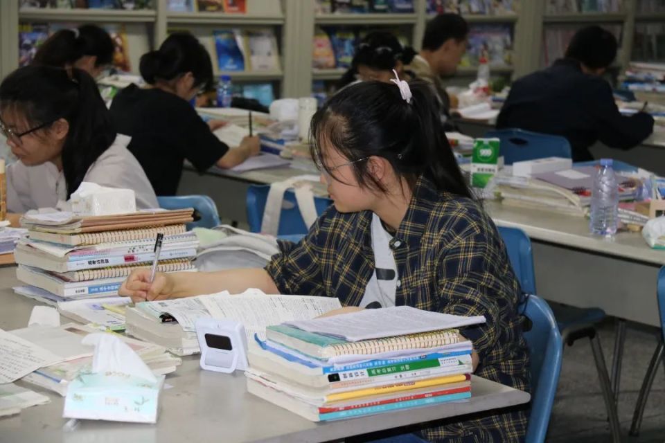 考试结束,请考生立即停笔!