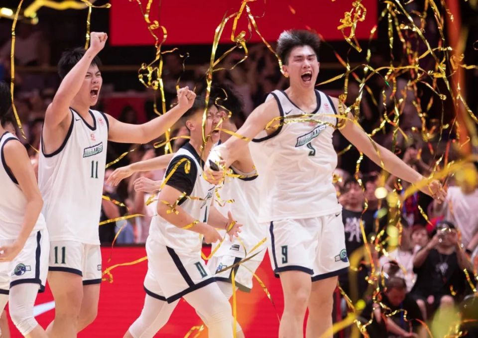 热点 | 制霸全国!湖南地质中学男篮获中国高中生篮球联赛总冠军