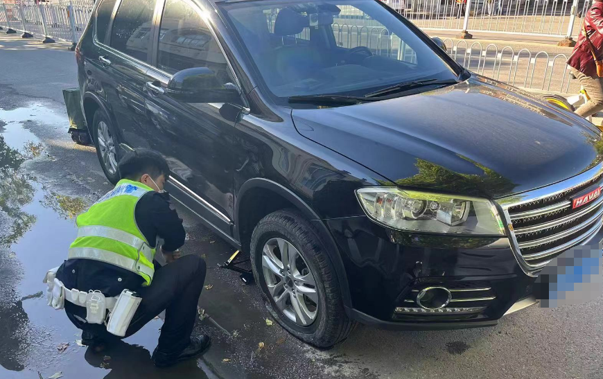 平凡岗位亦能闪闪发光——记交警河西支队解放南路