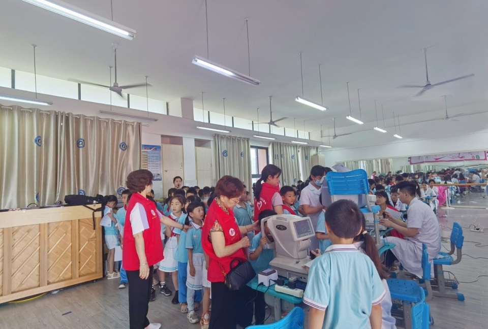 长沙市第一医院关工委开展"五老"志愿服务进校园活动