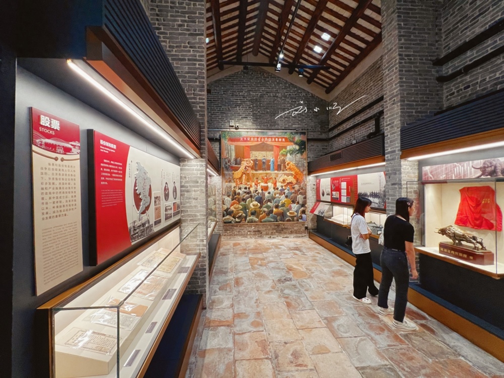 广州"岭南金融博物馆"以"先行,担当与创新"为主线,共分为货币,银行