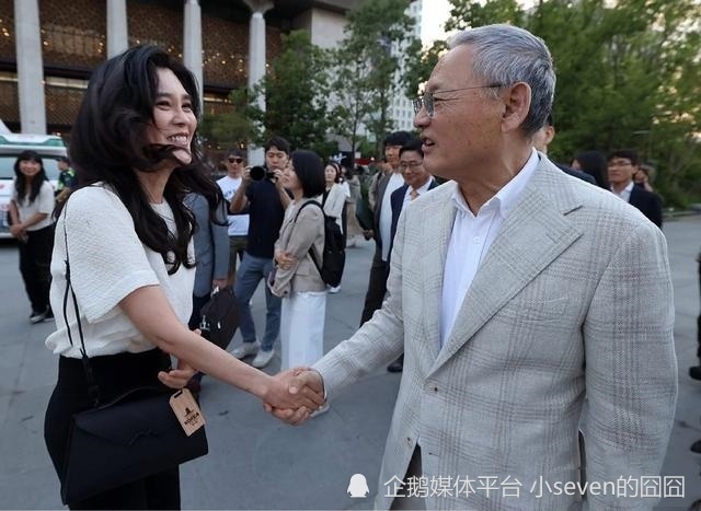 54岁三星长公主李富真近照曝光，满脸皱纹苍老很多，没森林北漂亮_腾讯新闻