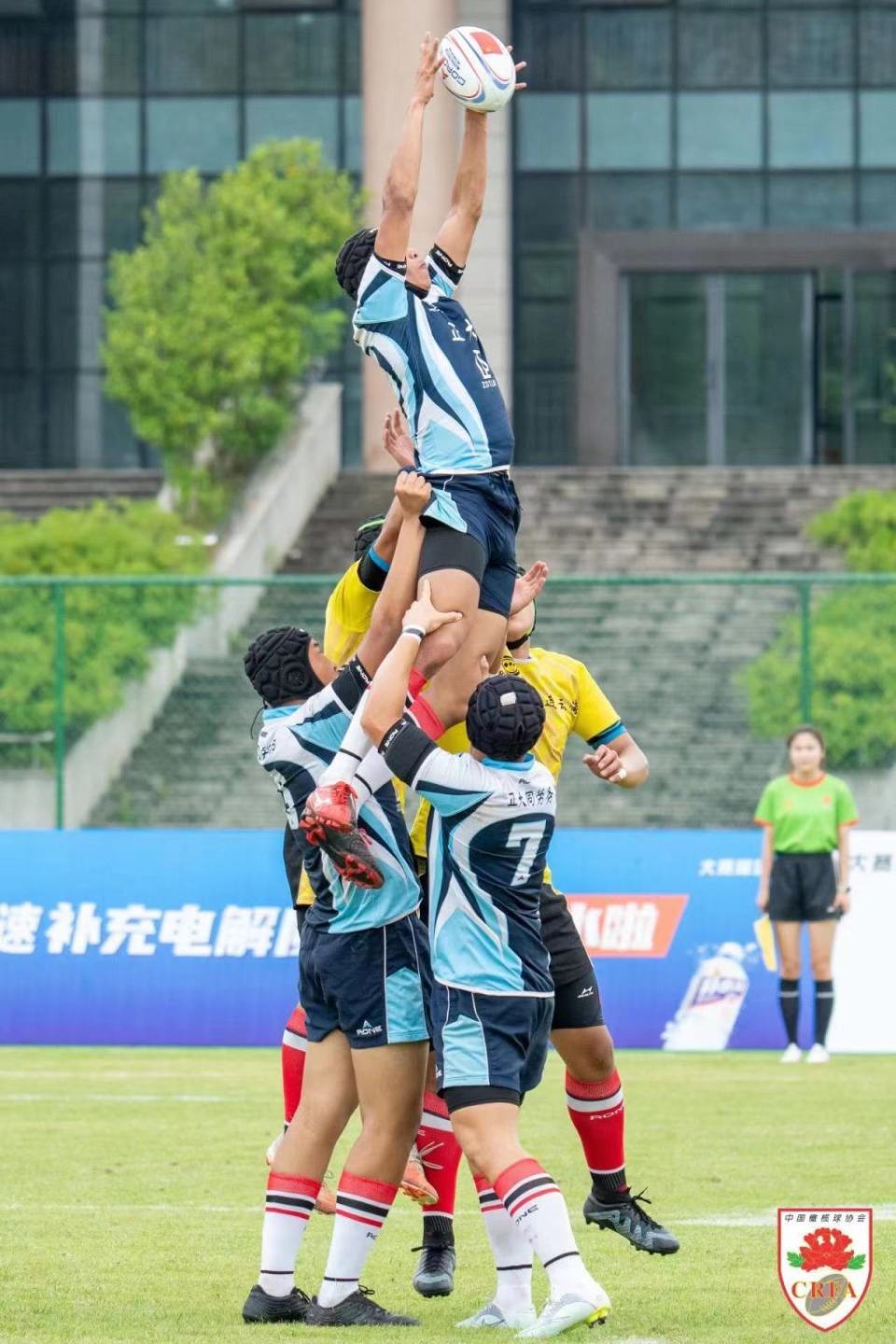 山东省华侨中学男子橄榄球队再夺全国冠军