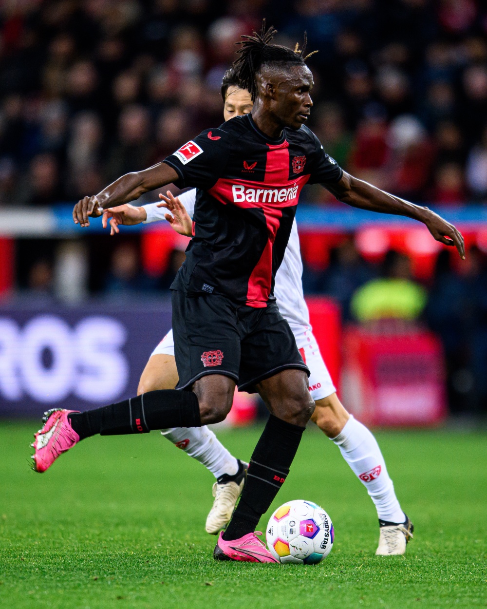 2-1!勒沃库森豪夺5连胜,33场不败创纪录,11分优势领跑德甲_腾讯新闻