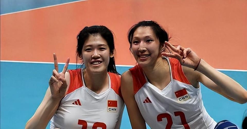 中国女排新当家疑似遭遇突发伤病,名记发文点评5