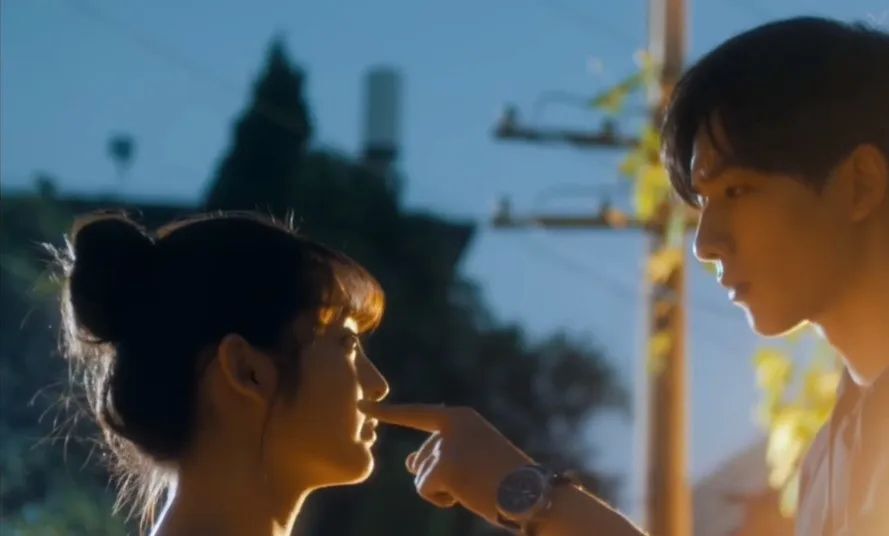 2016年尹航创作出了《恶魔少爷别吻我》剧本,该剧2017年在腾讯视频