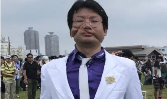 大叔cos花山薰,用了两根皮筋,网友:这看着也太疼了