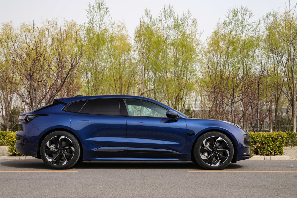 诚意满满的改款,试驾2023款极氪001_腾讯新闻