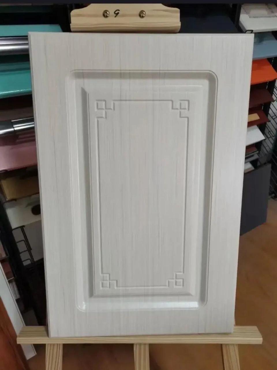 橱柜门板用哑光还是亮面？不打扫厨房卫生不知道肤感柜门和亮光柜门的区别_腾讯新闻