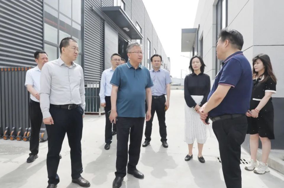 孙建年调研仪征化纤织造科技产业园建设工作时强调:加力加速推进产业