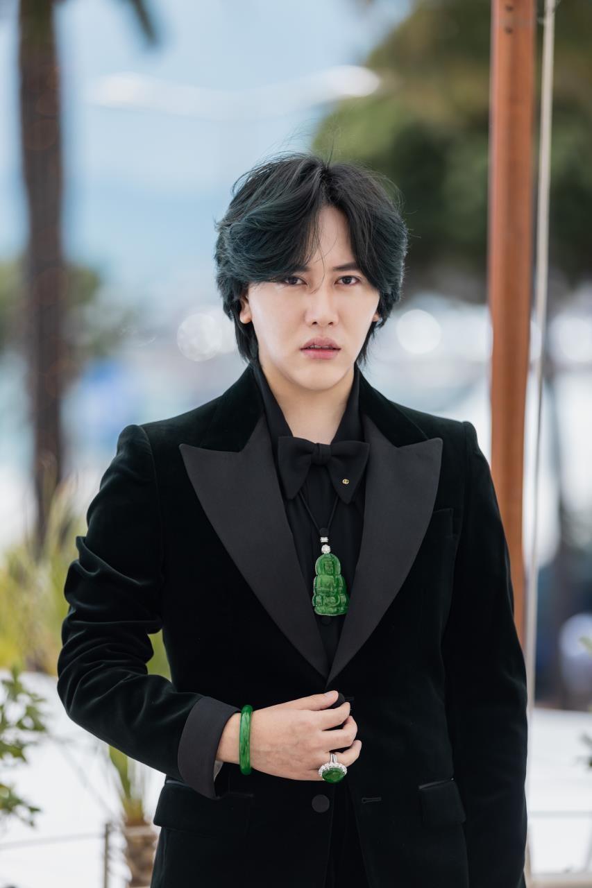 黑头发,黄皮肤,绿翡翠,王红权星亮相戛纳红毯,气质狠狠拿捏了_腾讯