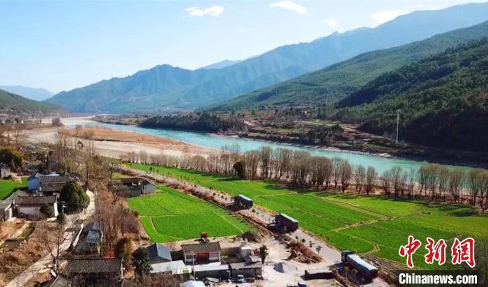 (新春见闻)在云南迪庆见证藏历木龙新年"新鲜事"_腾讯