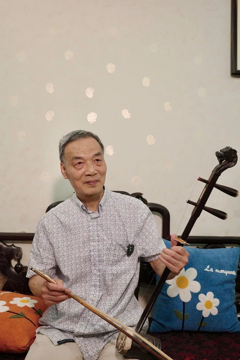 高胡大师余其伟 做广东音乐交流的桥梁