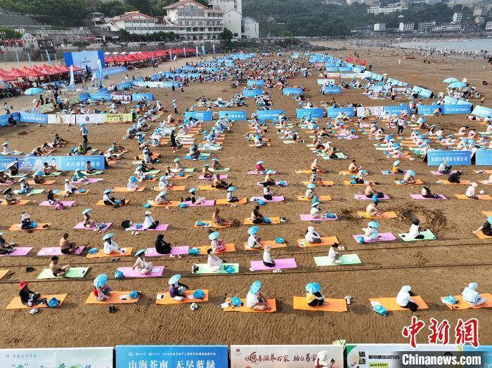 浙江温州千人晒背 创最大规模传统中医课吉尼斯纪录_腾讯新闻
