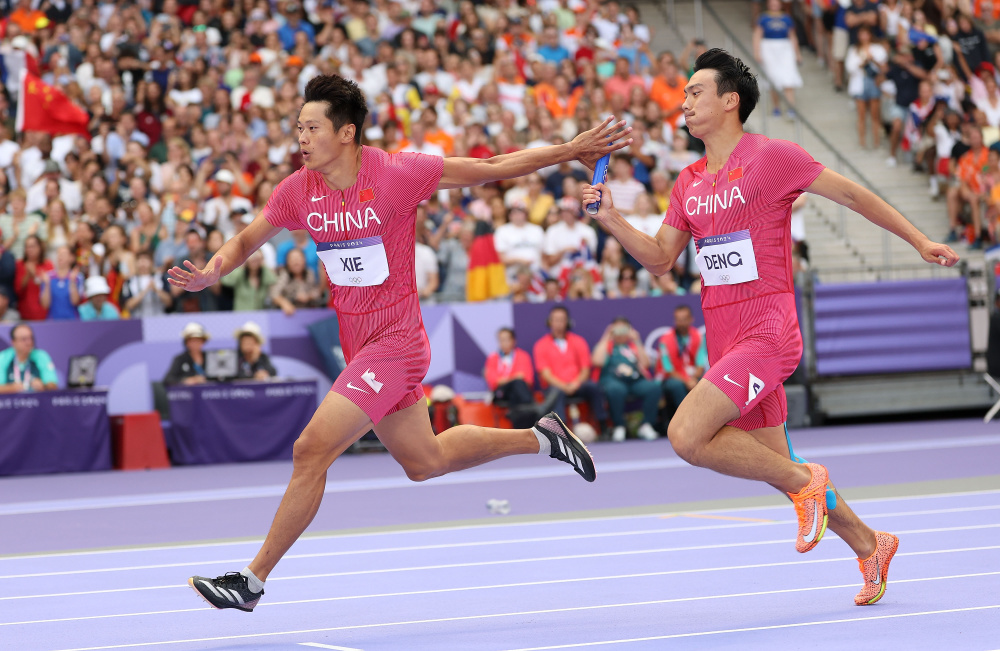 巴黎奥运会 | 田径男子4x100米接力预赛 中国队小组第一晋级