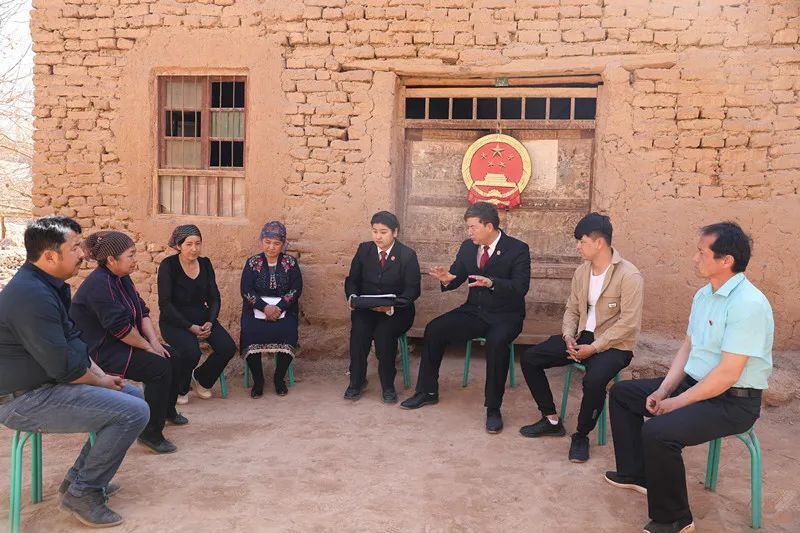 [榜样的力量] "办案标兵"吾拉音·司马义_腾讯新闻