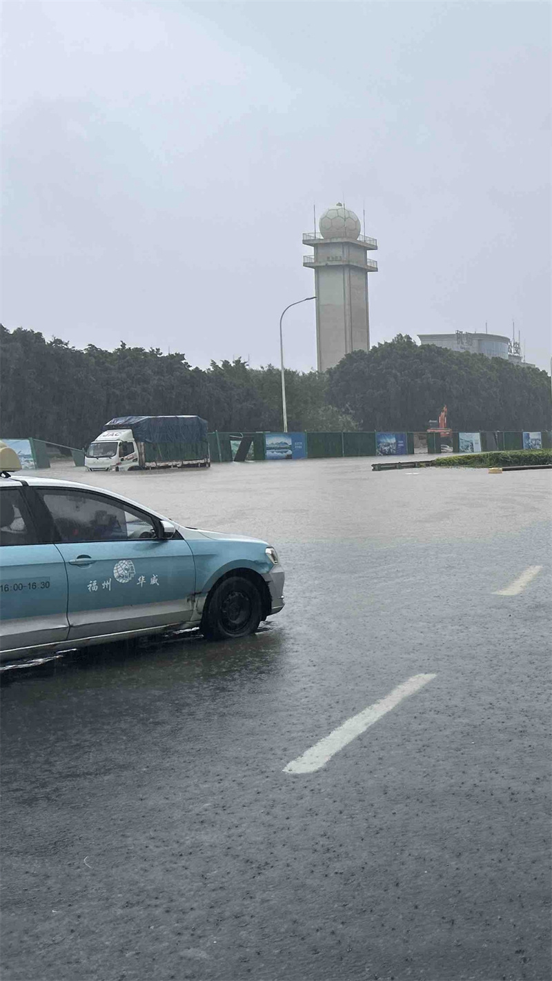 速览暴雨后福州各地积水内涝实况