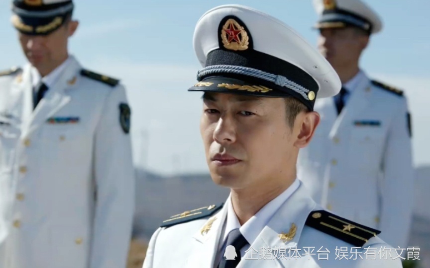 该剧以细腻的,令人信服的故事情节和镜头语汇,把航母舰载机飞行员的