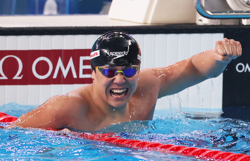 游泳董志豪夺得男子200米蛙泳冠军