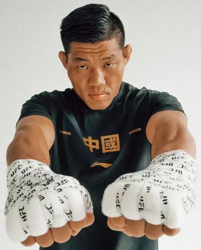 揭秘李景亮受伤原因,训练强度令人咋舌!_腾讯新闻