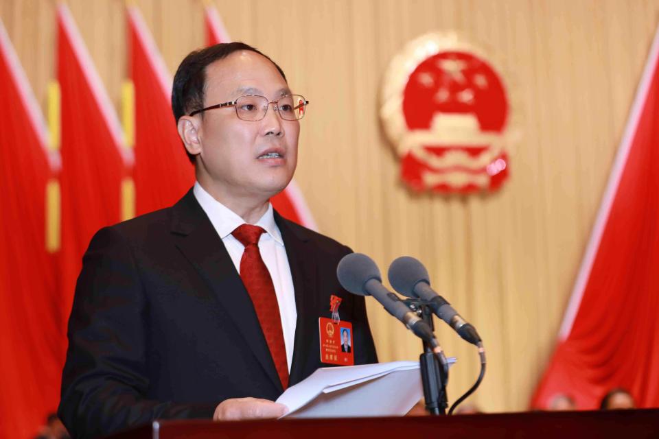 潘江作珠海市人大常委会工作报告