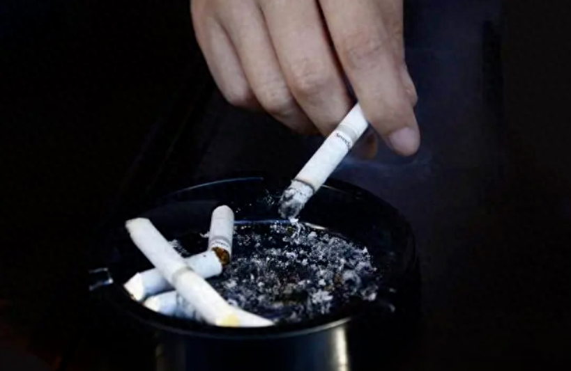 抽烟不抽多就可以?提醒:这3种人真不建议抽,别拿健康开玩笑_腾讯新闻