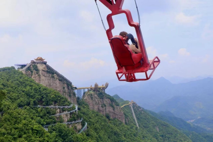 景区主打一个刺激,高空骑行,步步惊心,天空之境,云端天梯,悬崖秋千,四