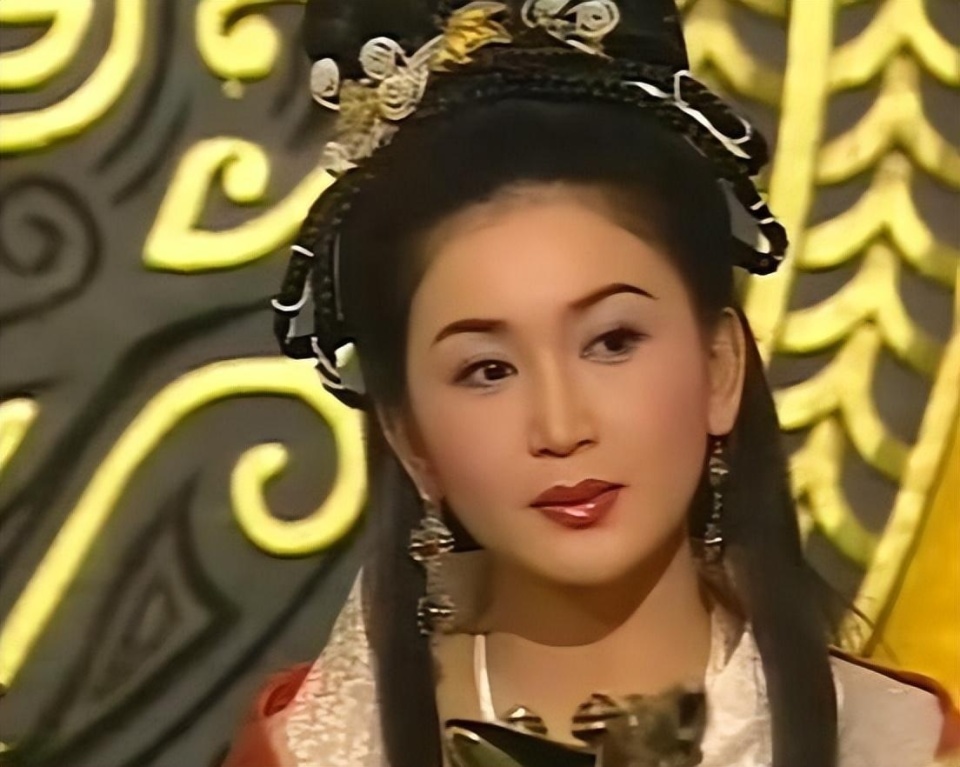 剧照据悉,港星温碧霞曾在tvb剧《封神榜》中扮演美艳残忍的"苏妲己"