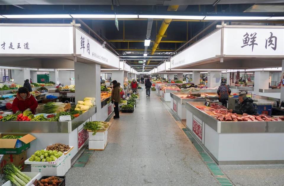 樊口市场内设有温馨的母婴室;明堂市场则重新定义了传统菜场文化,设置