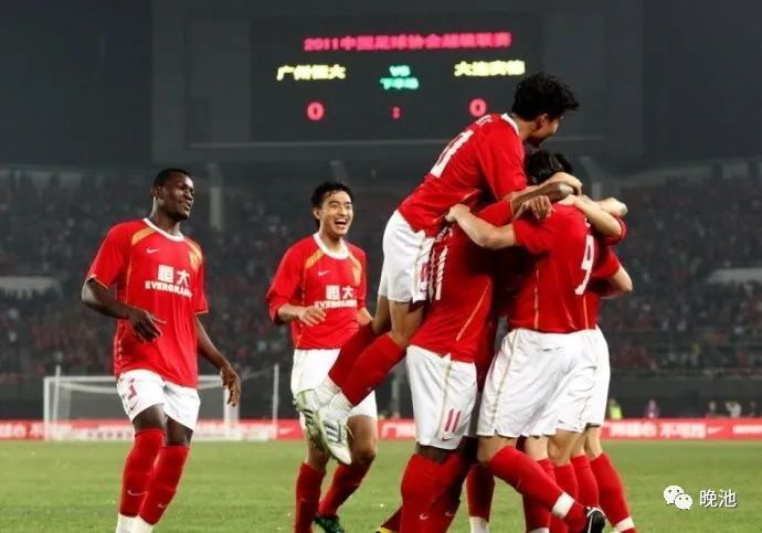 大连足球史上今天:2011年中超首轮实德0-1恒大,王朝背影中土豪诞生(4
