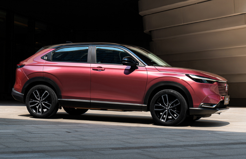 尺寸方面,新款缤智的长宽高分别是4380毫米,1790毫米,1590毫米,轴距为