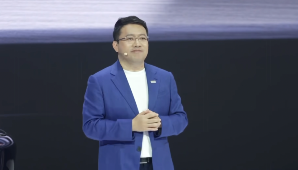 长期担任吉利汽车集团 ceo 兼总裁的安聪慧,改任吉利汽车集团董事长