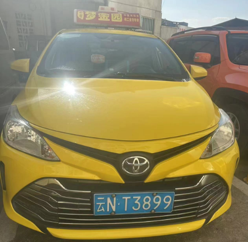 收费驾驶员:梅某某所属公司:云南省芒市顺民汽车旅游出租有限公司车牌