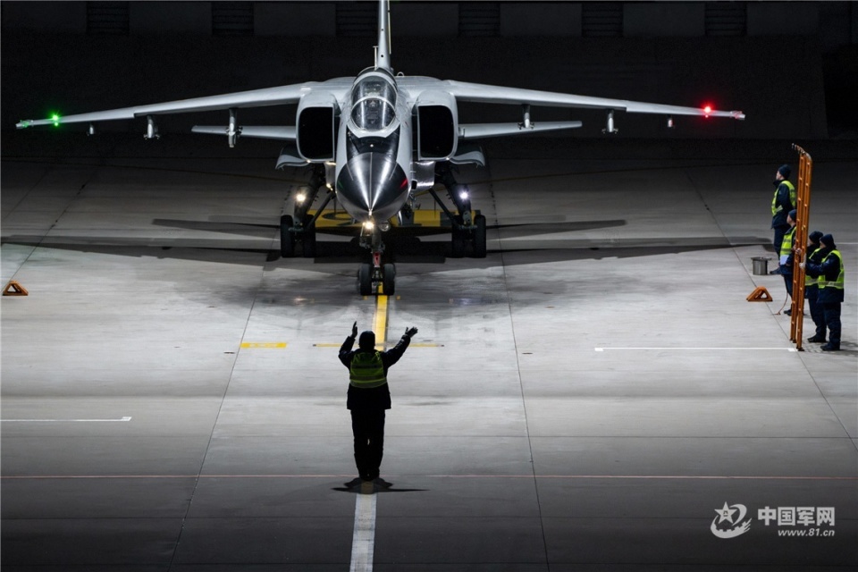 淬炼铁翼飞豹夜间飞行训练高清图来了