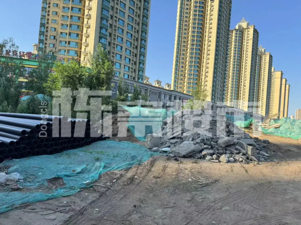于洪新城"阳光路扩建"最新进展,今日短暂拥堵,明天永久畅通!