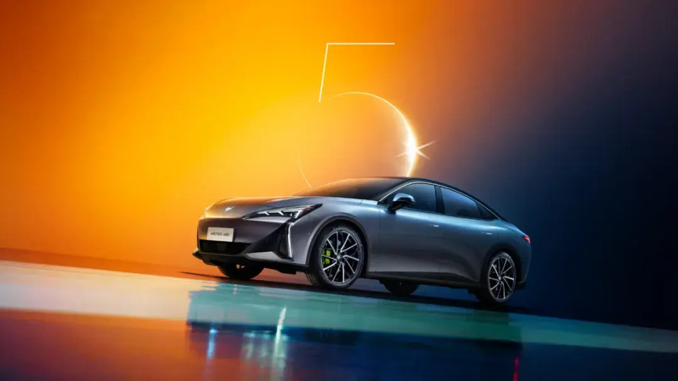 0体系亮出造车态度_腾讯新闻