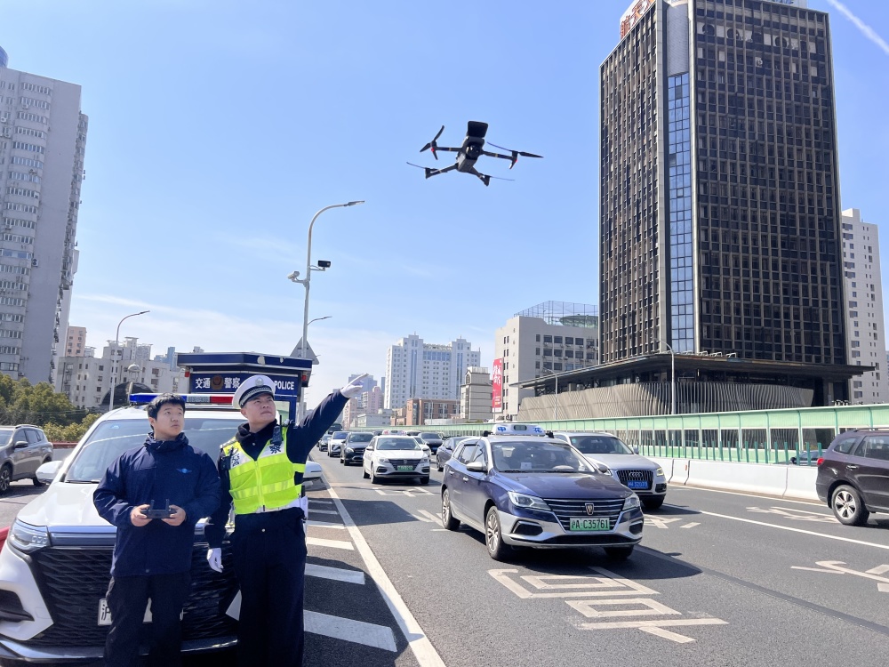事故平均处置效率提高45%,无人机如何疏通上海高架道路拥堵?_腾讯新闻