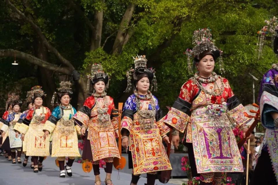 乡游黔中 · 榕江县 乐乡村丨古榕河滩枕夏梦，侗歌唤醒寨蒿河_腾讯新闻