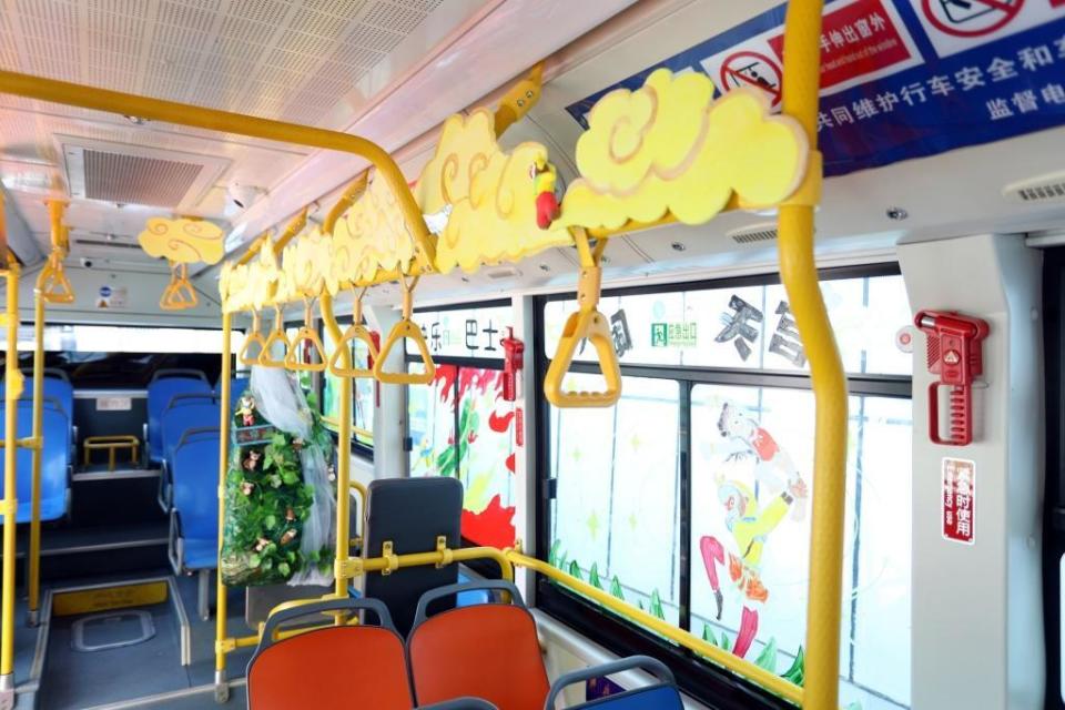 《大闹天宫》主题车厢《熊出没》主题车厢据悉,408路全线7部公交车,每