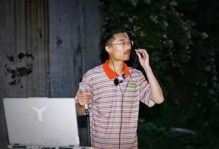 天下妹妹,papi酱北京卫视火了的非著名相声演员郭德纲,央视春晚红了几