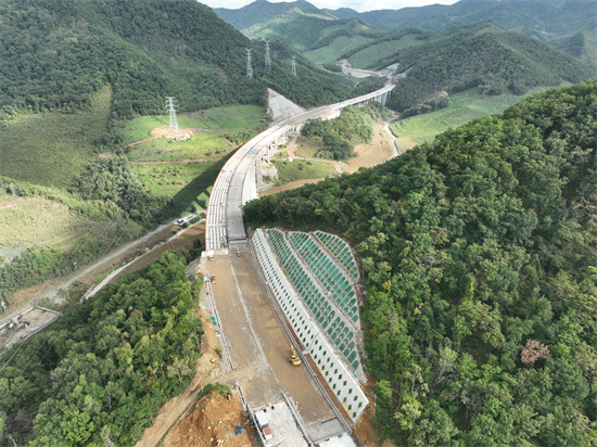 中铁本桓高速公路项目三工区路基工程进入验收阶段_腾讯新闻