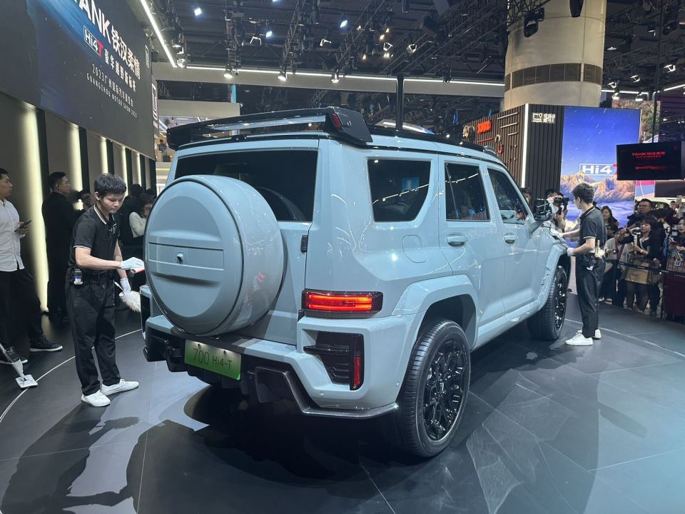 70万元起!长城最贵的车来了,号称国产大g,坦克700限定版开卖_腾讯新闻