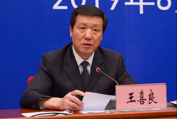 2015年10月,王喜良出任昆明市代市长,2016年1月"转正".